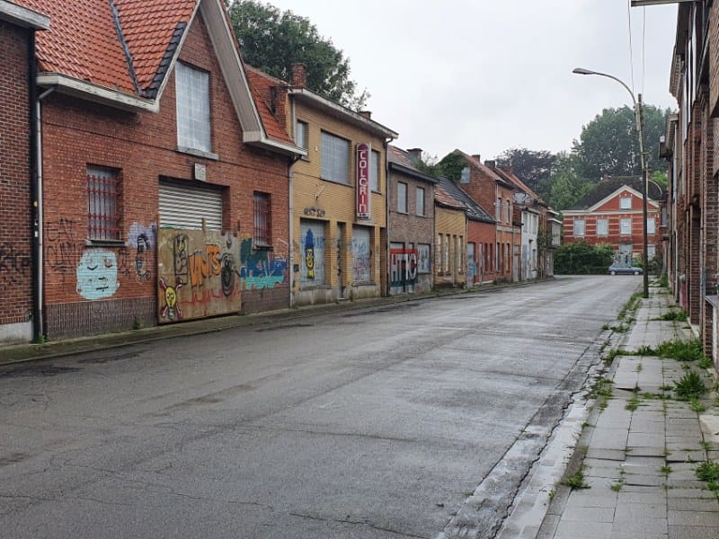 Liefde tussen verlaten muren en kunstzinnige expressie