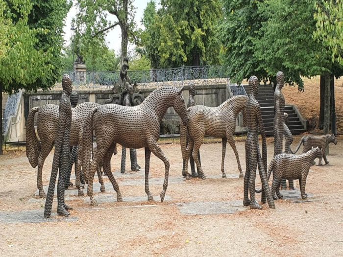 Tijdloze Sculpturen – Een Romantisch Decor voor Jullie Liefdesverhaal